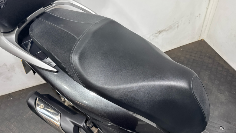 (23MY) Honda SH125i with Top Box